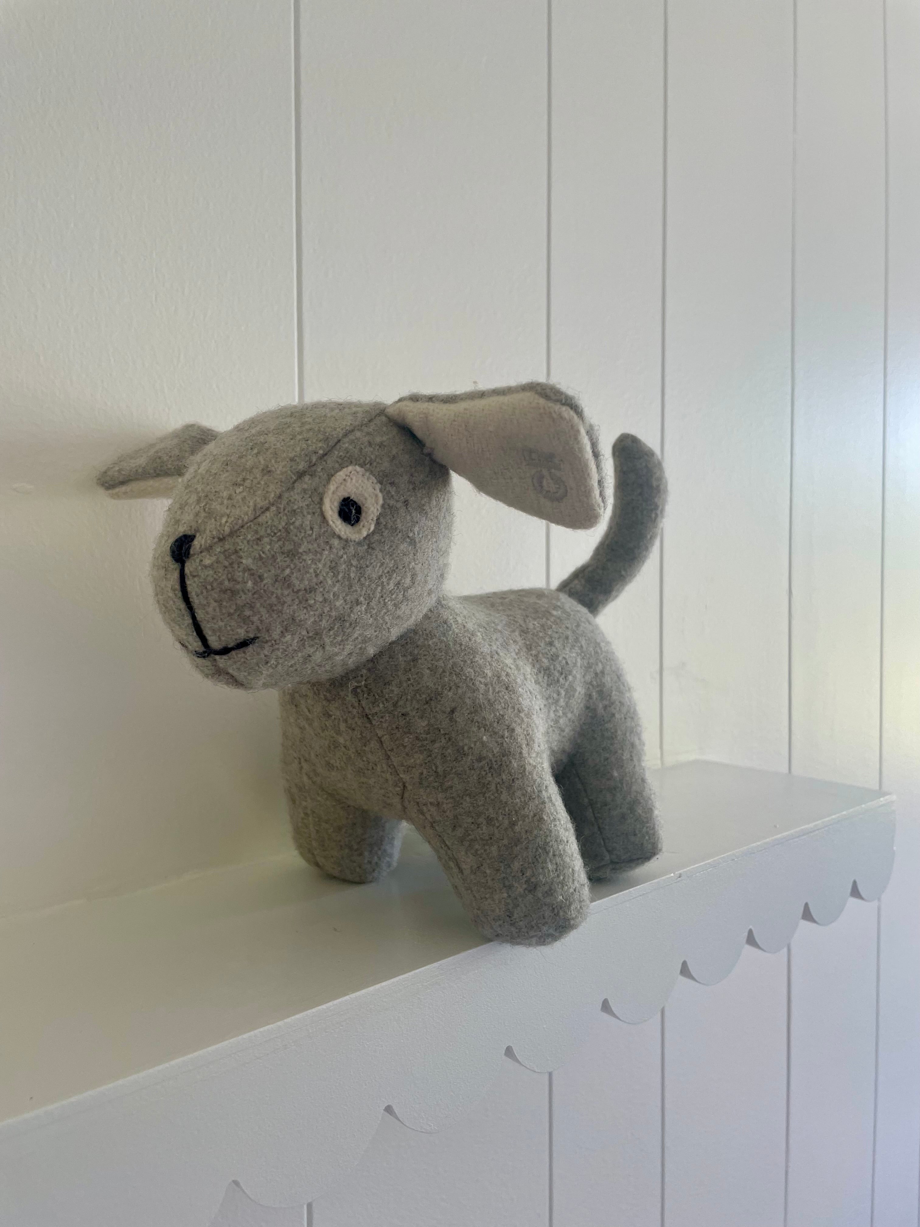 COUNTRY ROAD FELT DOG