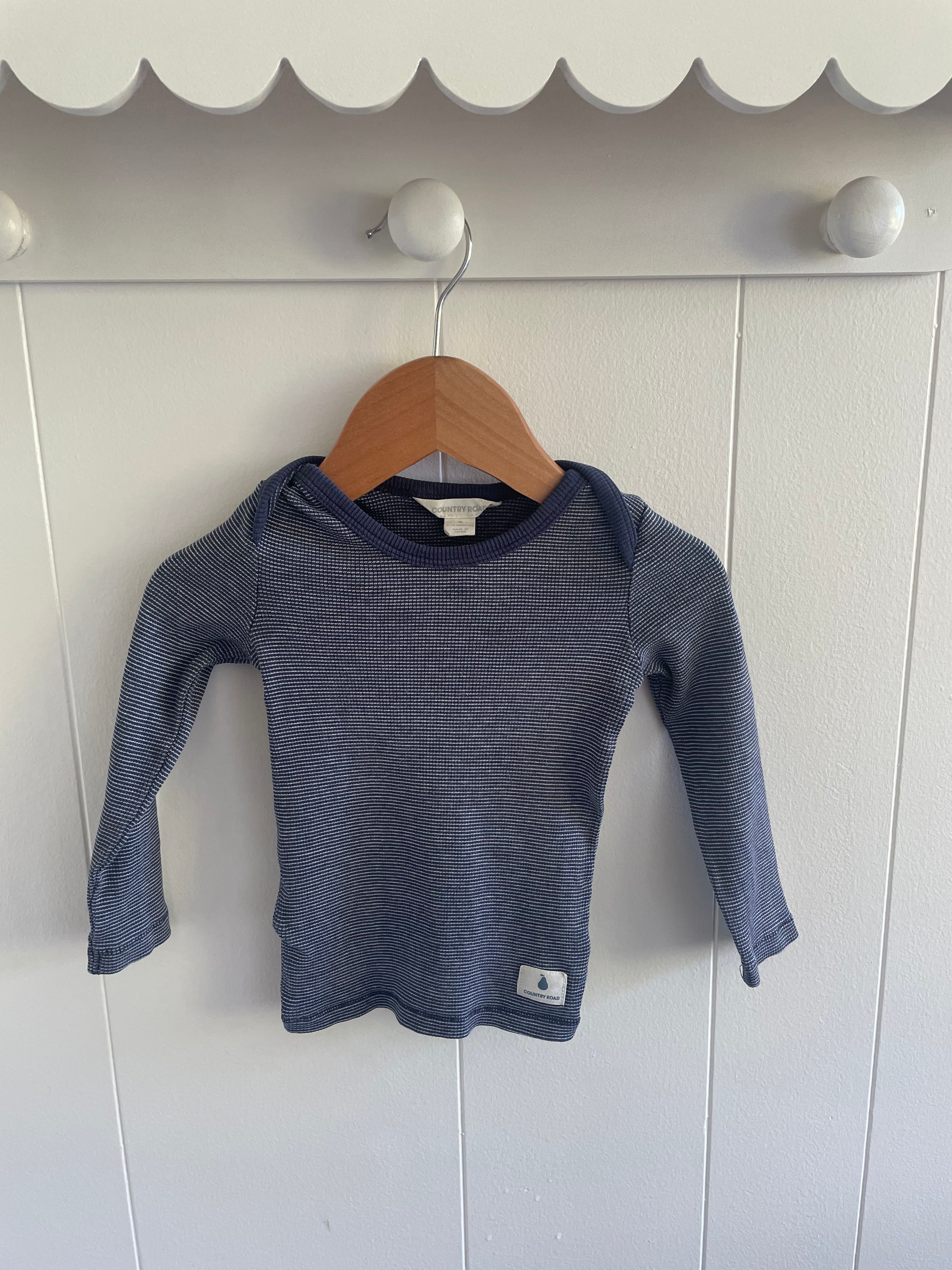 COUNTRY ROAD LONG SLEEVE TEE