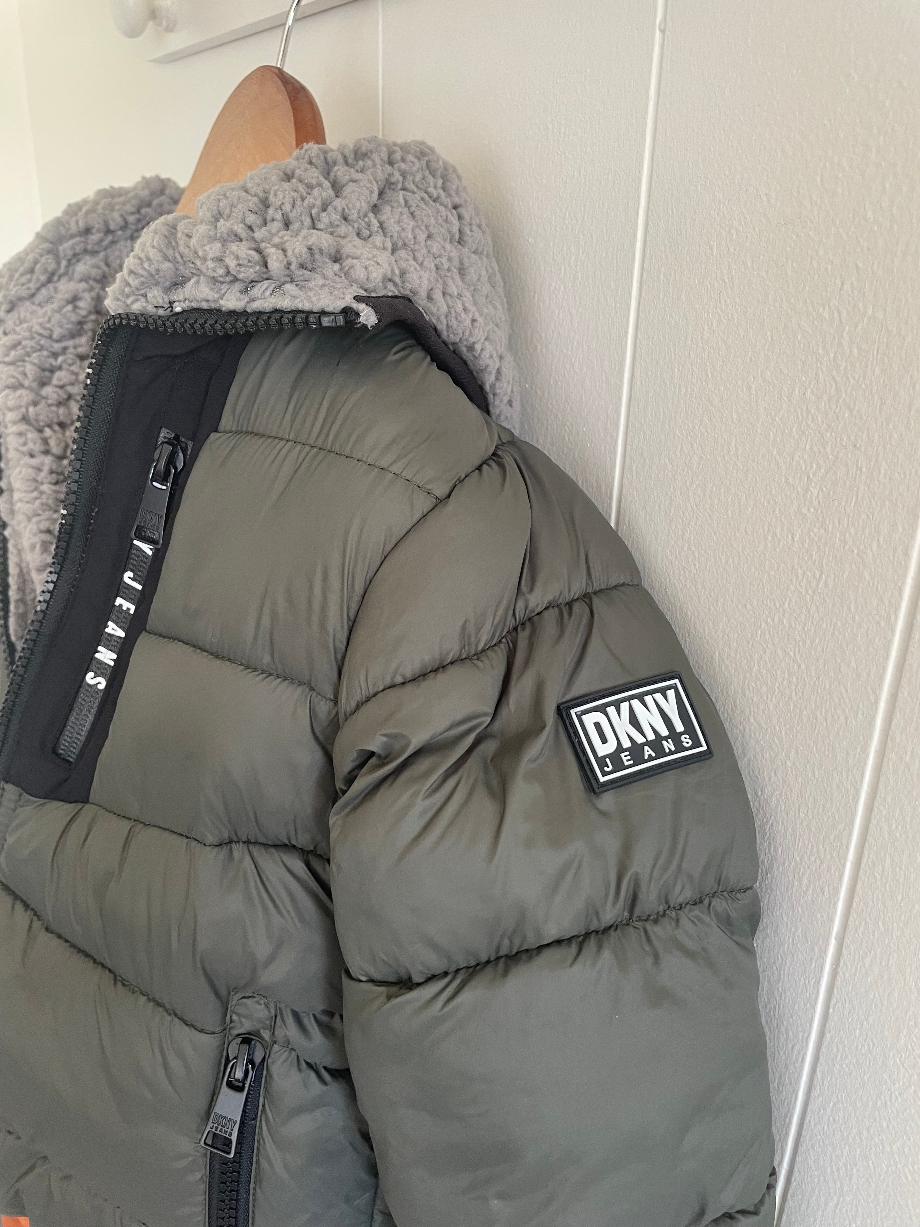 DKNY REVERSIBLE PUFFER JACKET